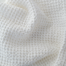 Load image into Gallery viewer, Honeycomb Bath Towel (3 colors)