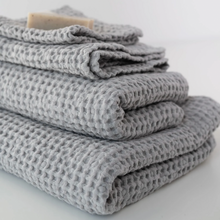Load image into Gallery viewer, Honeycomb Bath Towel (3 colors)