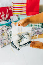 Load image into Gallery viewer, Ice Skates Ornament