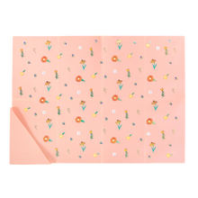 Load image into Gallery viewer, Foldable Placemat in Peach Wildflower